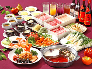 フカヒレ、アワビ、北京ダック、伊勢海老と四大食材を使った料理入りの豪華なコースです！